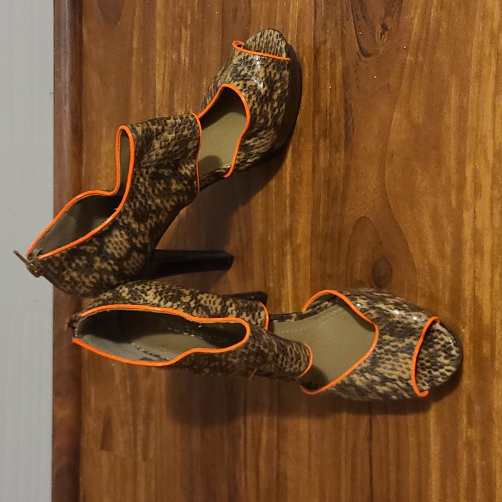 BCBG heel